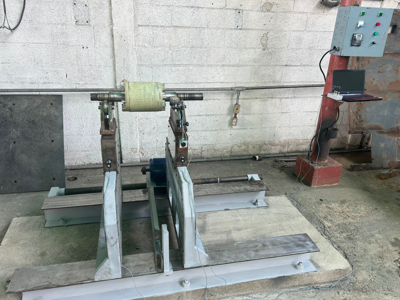Ďalší pohľad na modernizovaný stojan vyvažujúci plynovú turbínu.