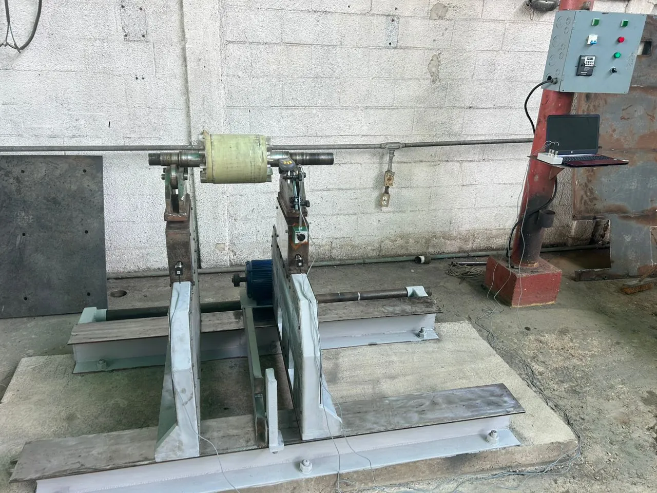 Ďalší pohľad na modernizovaný stojan vyvažujúci plynovú turbínu.